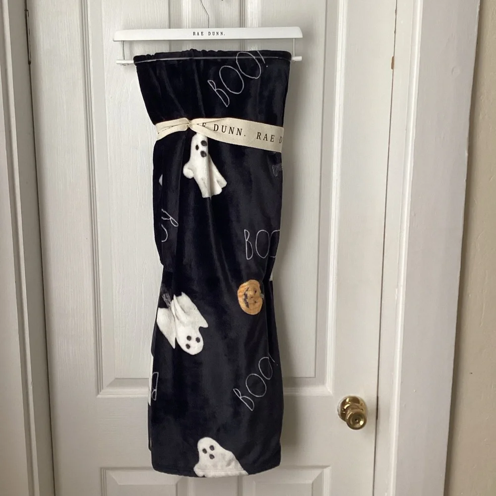 RAE DUNN: black Halloween ghost boo throw blanket 50”x70”
